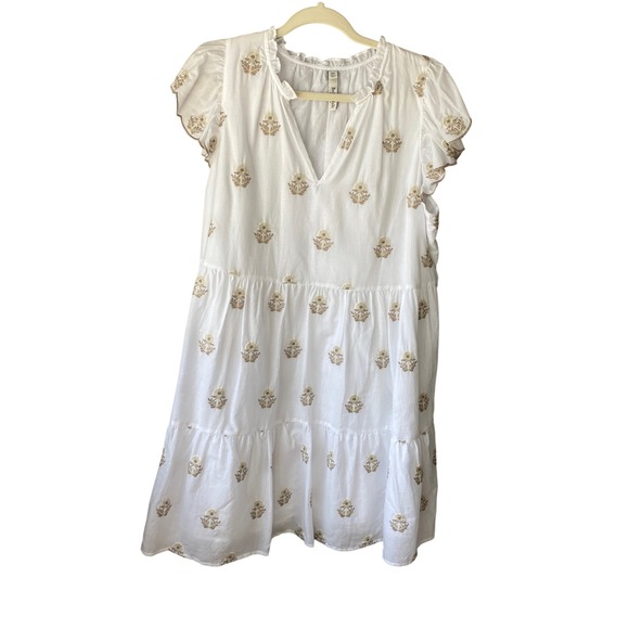 torrid Dresses & Skirts - Belle Isle by Torrid White Embroidered Floral Tiered Babydoll Dress Size 00 M/L
